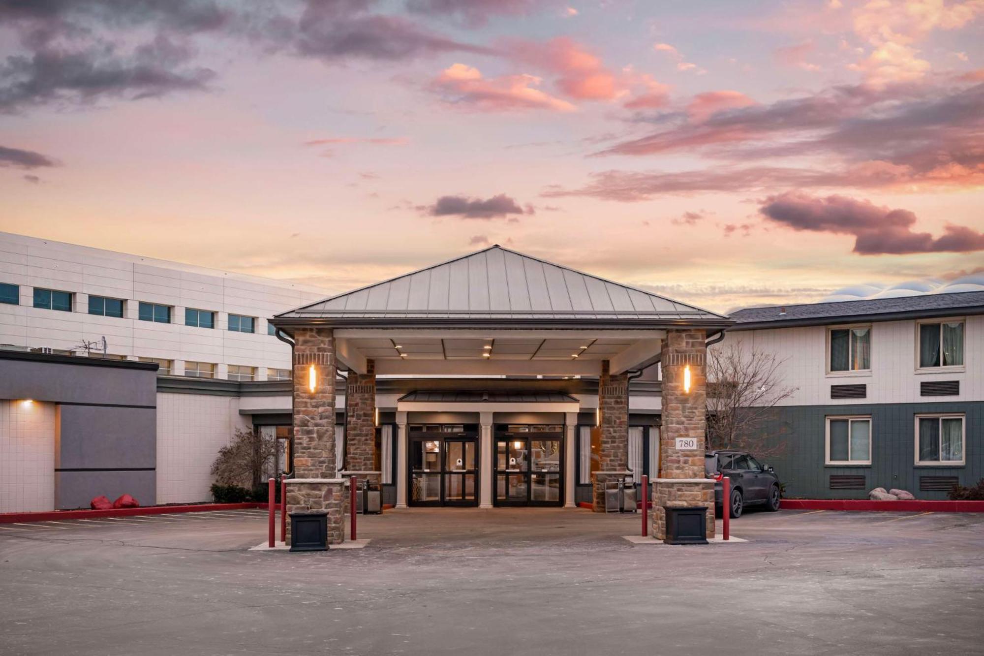 Best Western Green Bay Inn And Conference Center Экстерьер фото